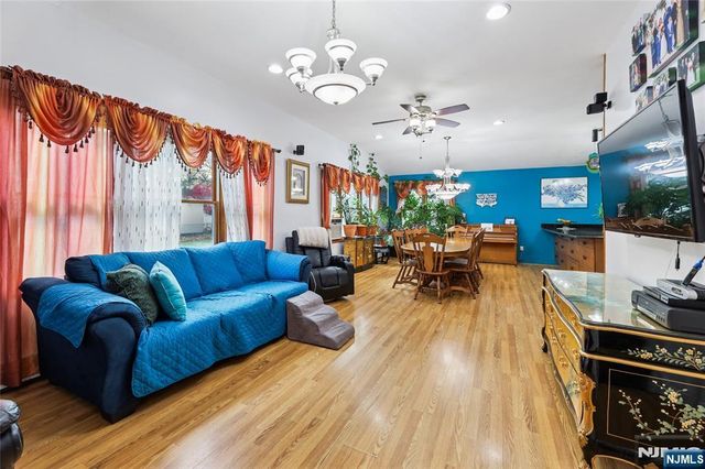 300 Spring Valley Road, Paramus, NJ 07652