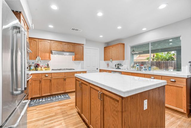 2411 E Salem Avenue, Fresno, CA 93720