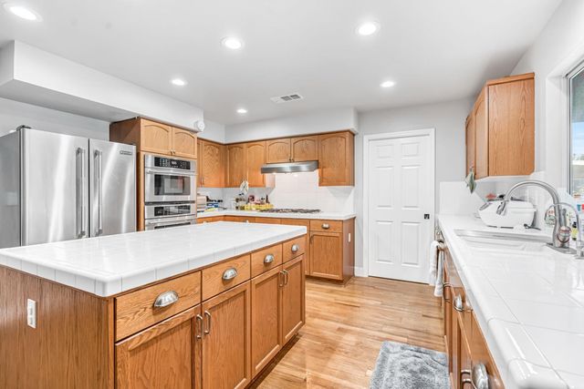 2411 E Salem Avenue, Fresno, CA 93720