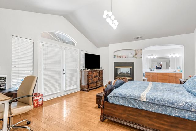 2411 E Salem Avenue, Fresno, CA 93720