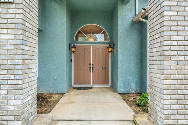 2411 E Salem Avenue, Fresno, CA 93720