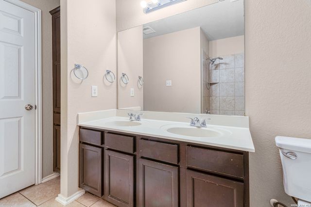8715 DOVE OAK LN, San Antonio, TX 78254