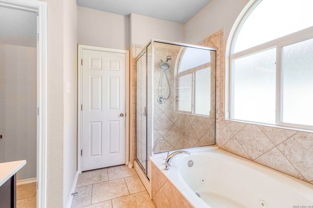 8715 DOVE OAK LN, San Antonio, TX 78254