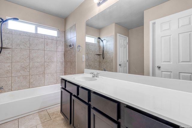 8715 DOVE OAK LN, San Antonio, TX 78254