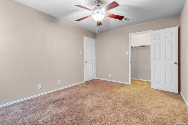 8715 DOVE OAK LN, San Antonio, TX 78254