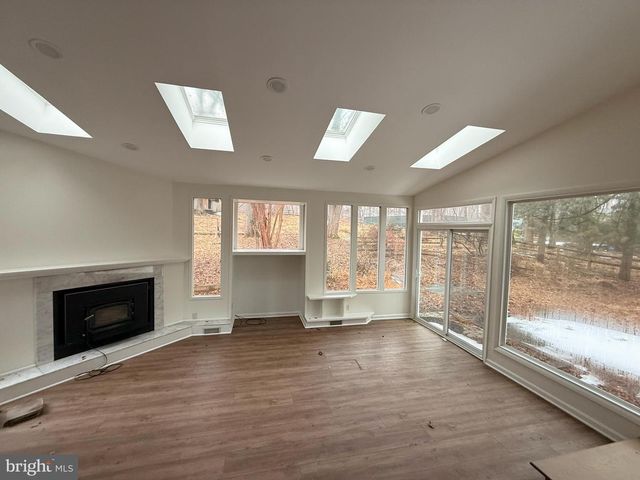 8620 FALLS RD, Potomac, MD 20854