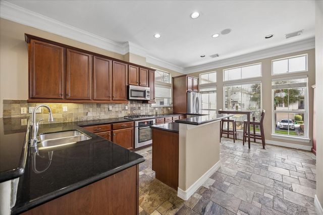 627 Hartman Street, Houston, TX 77007