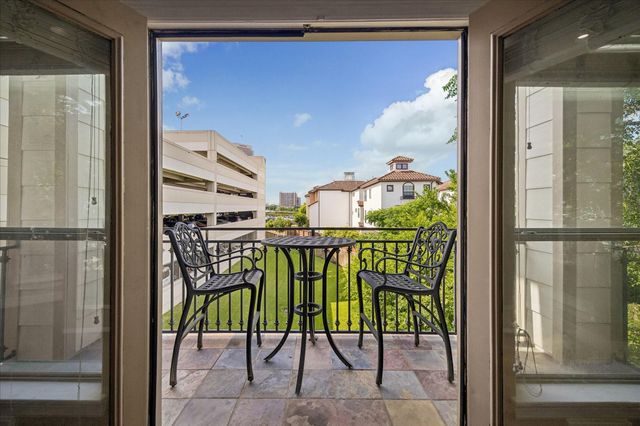 627 Hartman Street, Houston, TX 77007