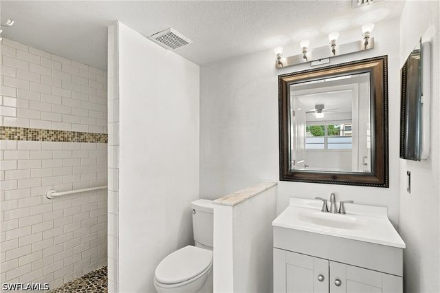 4290 Gulfstream DR 5, Naples, FL 34112