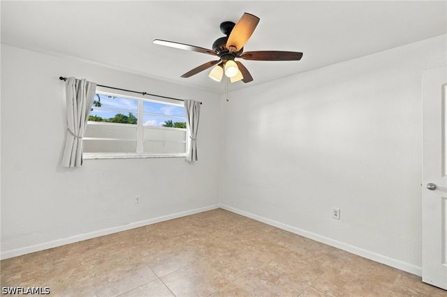 4290 Gulfstream DR 5, Naples, FL 34112
