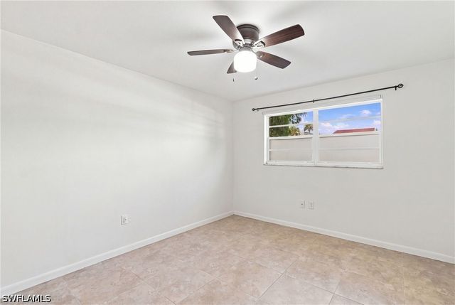 4290 Gulfstream DR 5, Naples, FL 34112