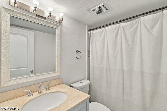 4290 Gulfstream DR 5, Naples, FL 34112