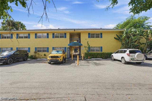 4290 Gulfstream DR 5, Naples, FL 34112