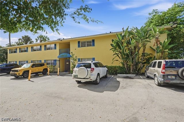 4290 Gulfstream DR 5, Naples, FL 34112