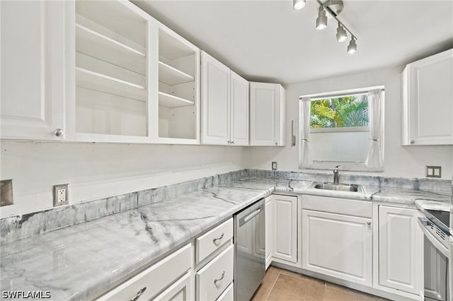 4290 Gulfstream DR 5, Naples, FL 34112