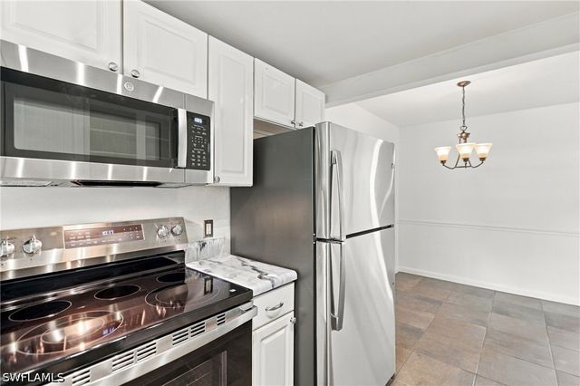 4290 Gulfstream DR 5, Naples, FL 34112