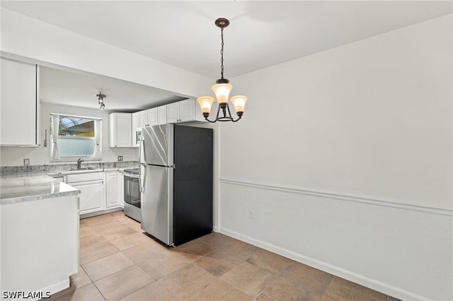 4290 Gulfstream DR 5, Naples, FL 34112