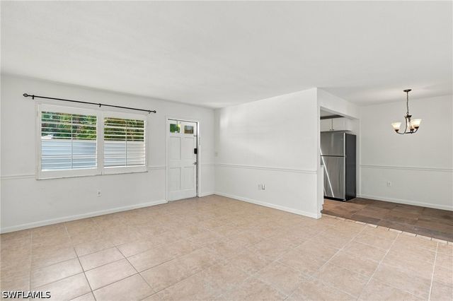 4290 Gulfstream DR 5, Naples, FL 34112