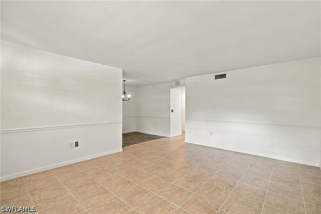 4290 Gulfstream DR 5, Naples, FL 34112
