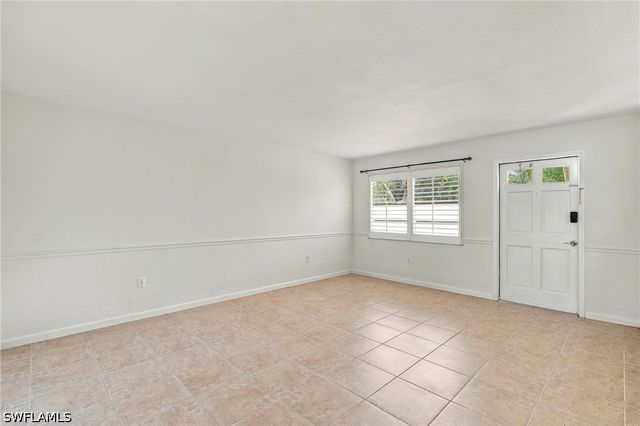 4290 Gulfstream DR 5, Naples, FL 34112