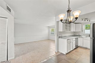 4290 Gulfstream DR 5, Naples, FL 34112