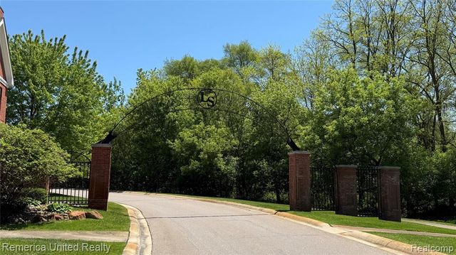 4260 Mccormick Drive, Linden, MI 48451