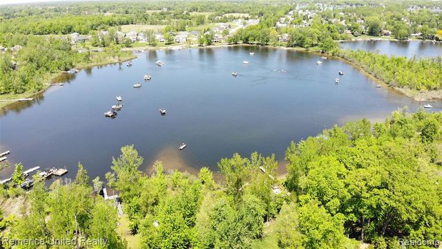 4260 Mccormick Drive, Linden, MI 48451