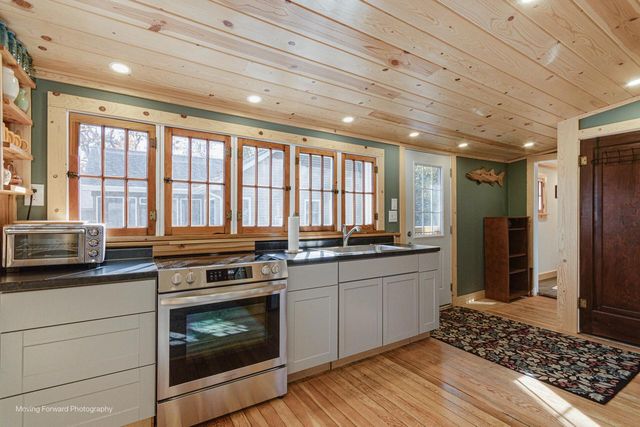 N4563 W Shore Place ROAD, Cambridge, WI 53523