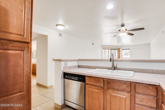 5675 N Camino Esplendora Apt 5124, Tucson, AZ 85718