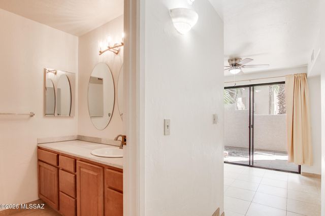 5675 N Camino Esplendora Apt 5124, Tucson, AZ 85718