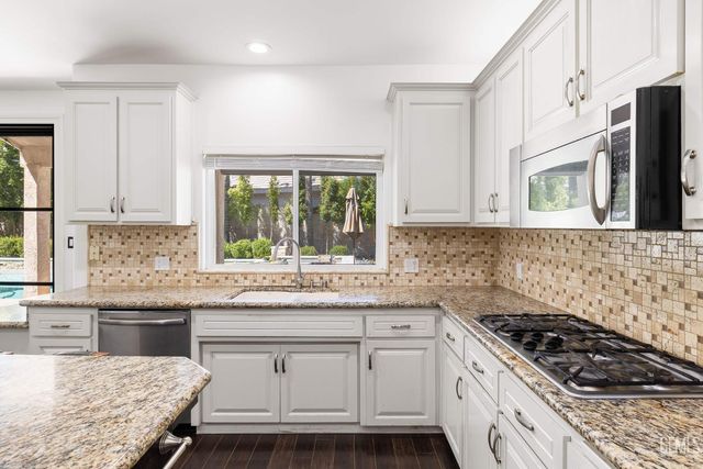 1001 Sungro Way, Bakersfield, CA 93311