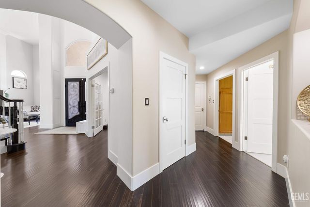 1001 Sungro Way, Bakersfield, CA 93311