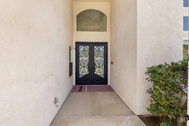 1001 Sungro Way, Bakersfield, CA 93311