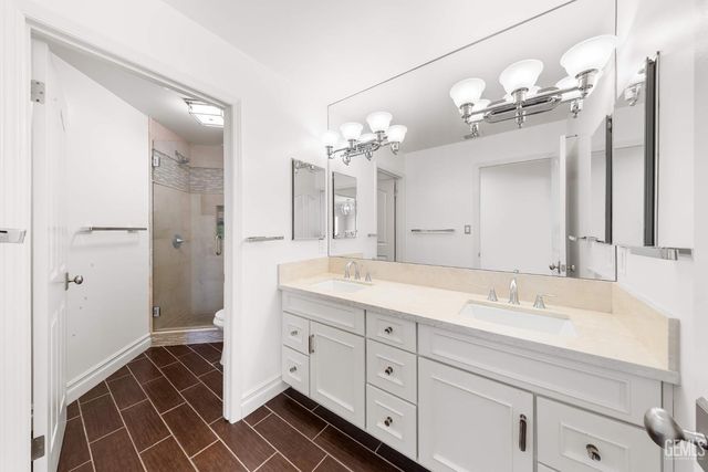 1001 Sungro Way, Bakersfield, CA 93311