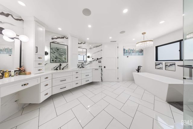 1001 Sungro Way, Bakersfield, CA 93311