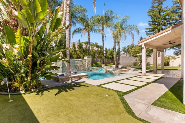 1001 Sungro Way, Bakersfield, CA 93311