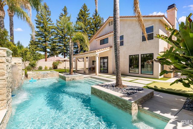 1001 Sungro Way, Bakersfield, CA 93311