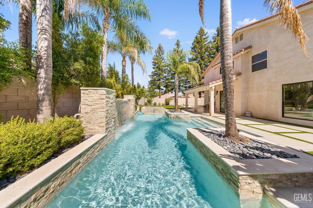 1001 Sungro Way, Bakersfield, CA 93311