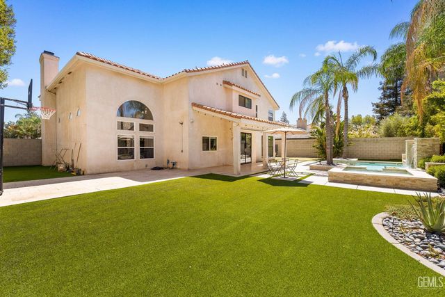 1001 Sungro Way, Bakersfield, CA 93311