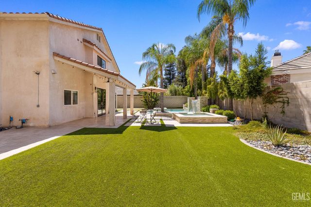 1001 Sungro Way, Bakersfield, CA 93311