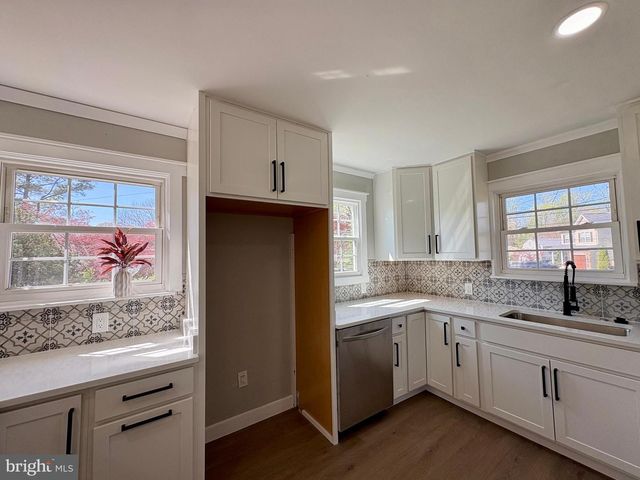 925 LONGVIEW AVE, Pasadena, MD 21122