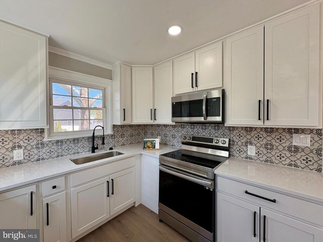 925 LONGVIEW AVE, Pasadena, MD 21122