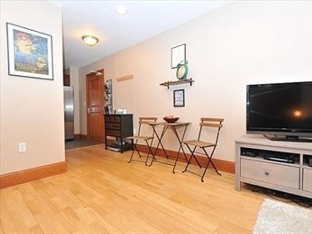 2440 Massachusetts Ave 11, Cambridge, MA 02140