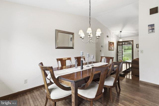 2009 WILSON RD, White Hall, MD 21161
