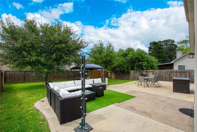 2055 Midlane Drive, Conroe, TX 77301