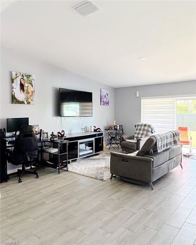 2914 NW 27th ST, Cape Coral, FL 33993