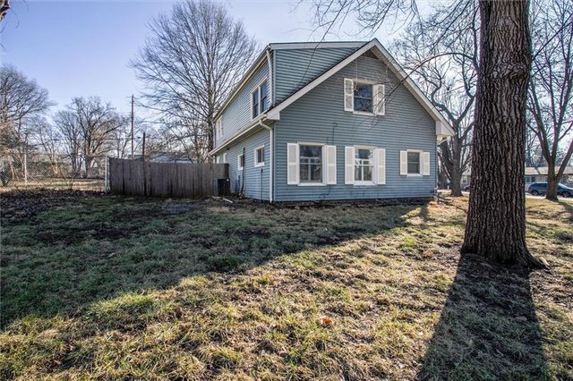 1705 SW Mcarthur Street, Blue Springs, MO 64015