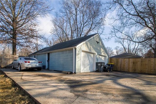 1705 SW Mcarthur Street, Blue Springs, MO 64015