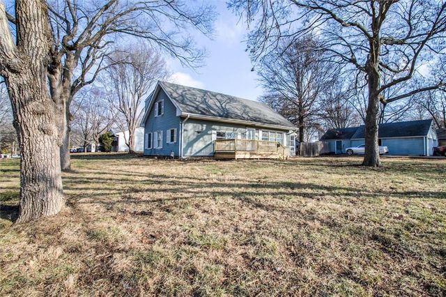 1705 SW Mcarthur Street, Blue Springs, MO 64015