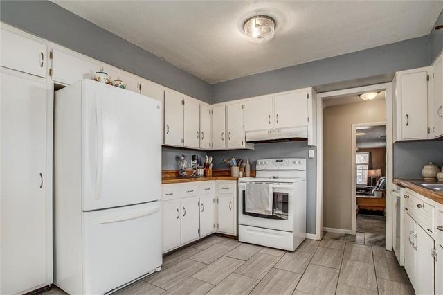1705 SW Mcarthur Street, Blue Springs, MO 64015